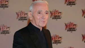 Charles Aznavour : après son tour de rein, une fracture du bras